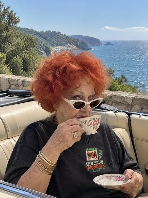 Dolores Quit in 1971 wearing H07 No More Mondays Tee.